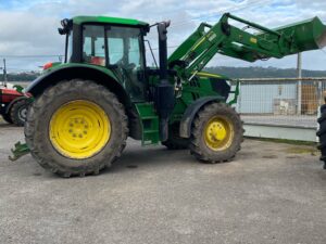 John Deere 6135 com Carregador Frontal